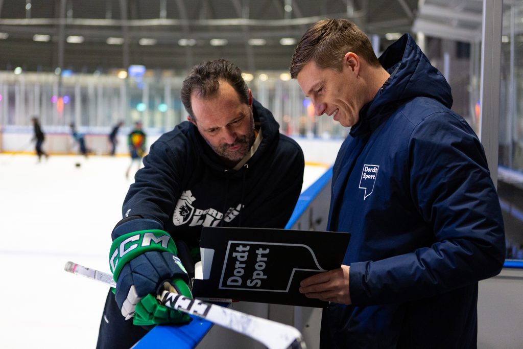 Dordrecht Lions - Dordt Sport Clubkader coach, Jeroen Put en Sander de Gruiter in overleg.