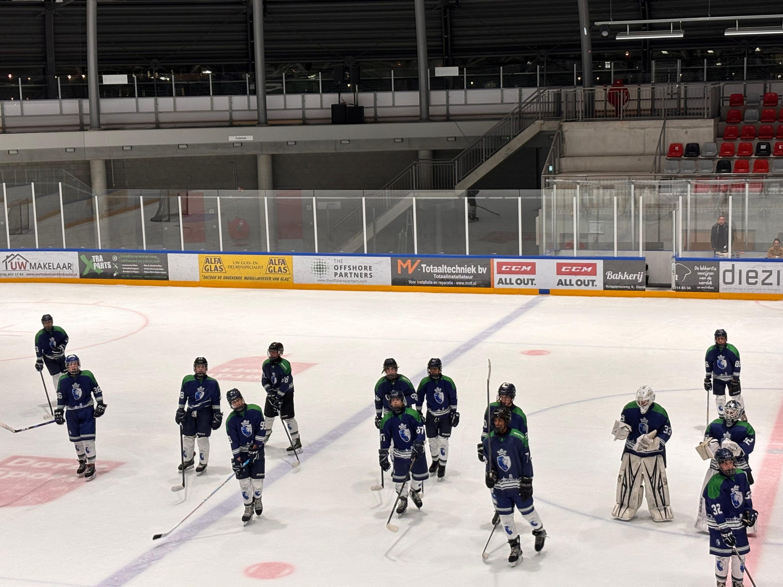 Dordrecht Lions U17 speler in actie tegen Tilburg Trappers U17.