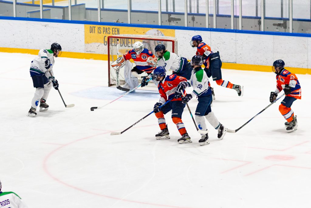 Dordrecht Lions U15 in actie tijdens de ruime zege op Eindhoven Kemphanen.