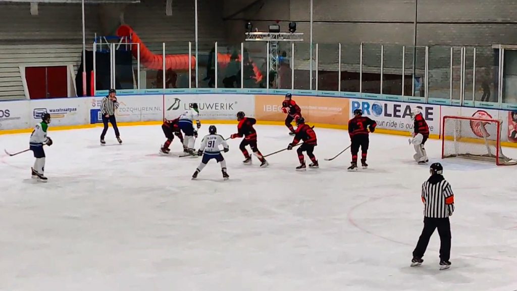 Dordrecht Lions U15 in offensieve zone tijdens uitwedstrijd tegen Red Eagles ’s-Hertogenbosch