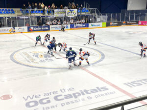 Face-off tijdens de U23-wedstrijd tussen Dordrecht Lions en OG Capitals Leeuwarden/GIJS Groningen in de Elfstedenhal.